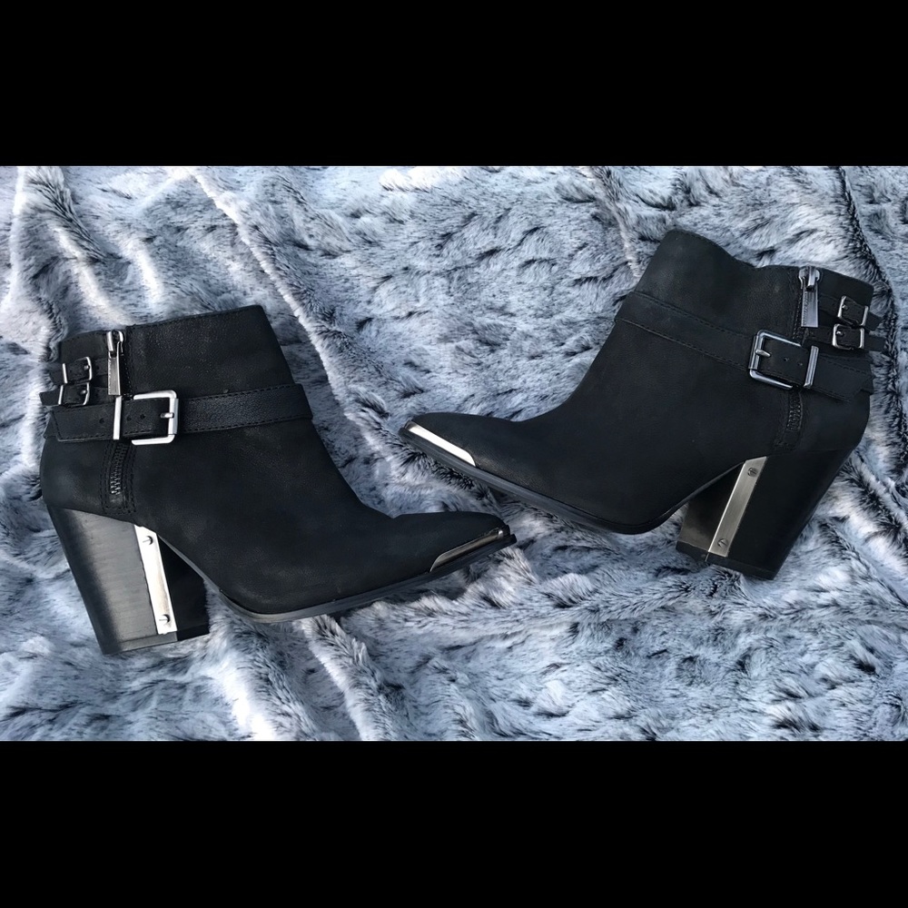 Vince Camuto
Leather Ankle Bootie